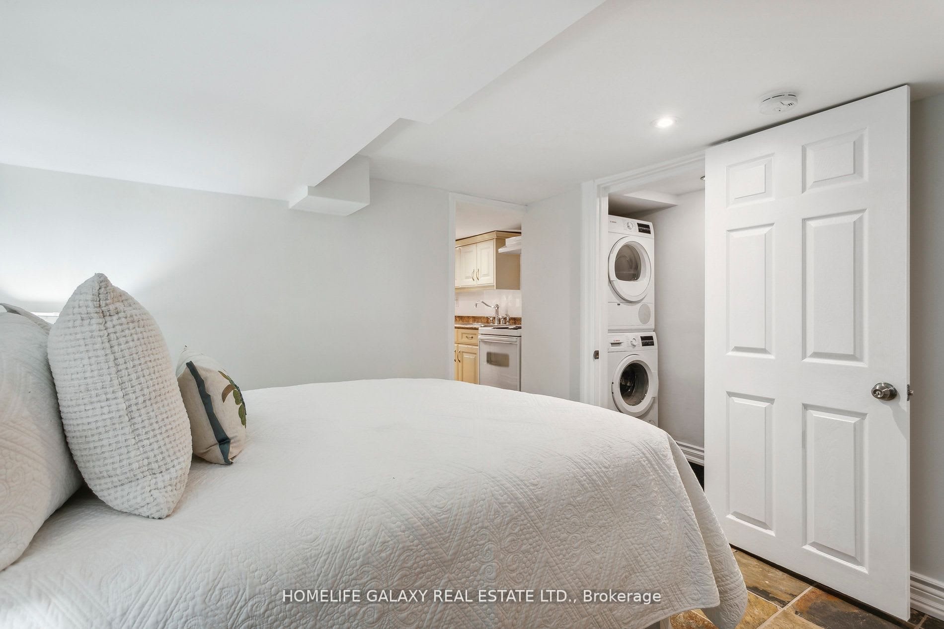 16 Jerome St