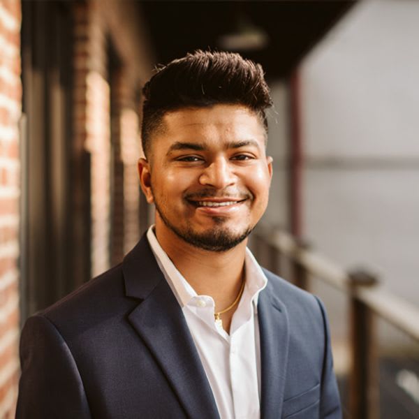 Shaan Desai Chattanooga Real Estate Agent Headshot