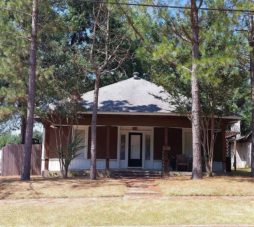 303 Main St
