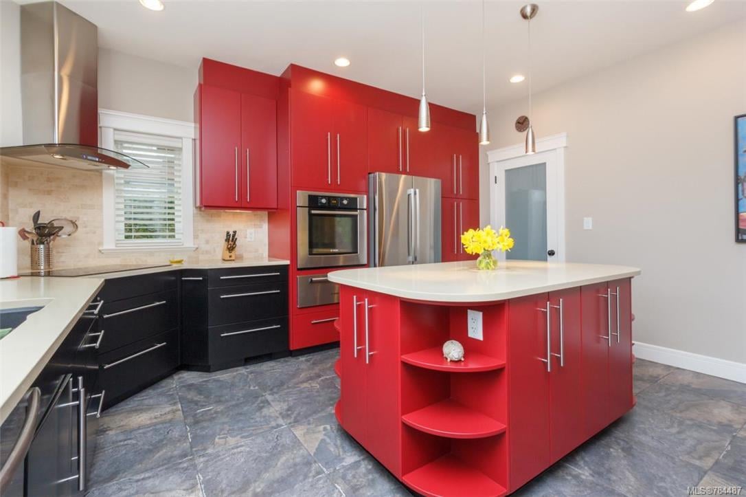 10100 Tsaykum Rd, North Saanich