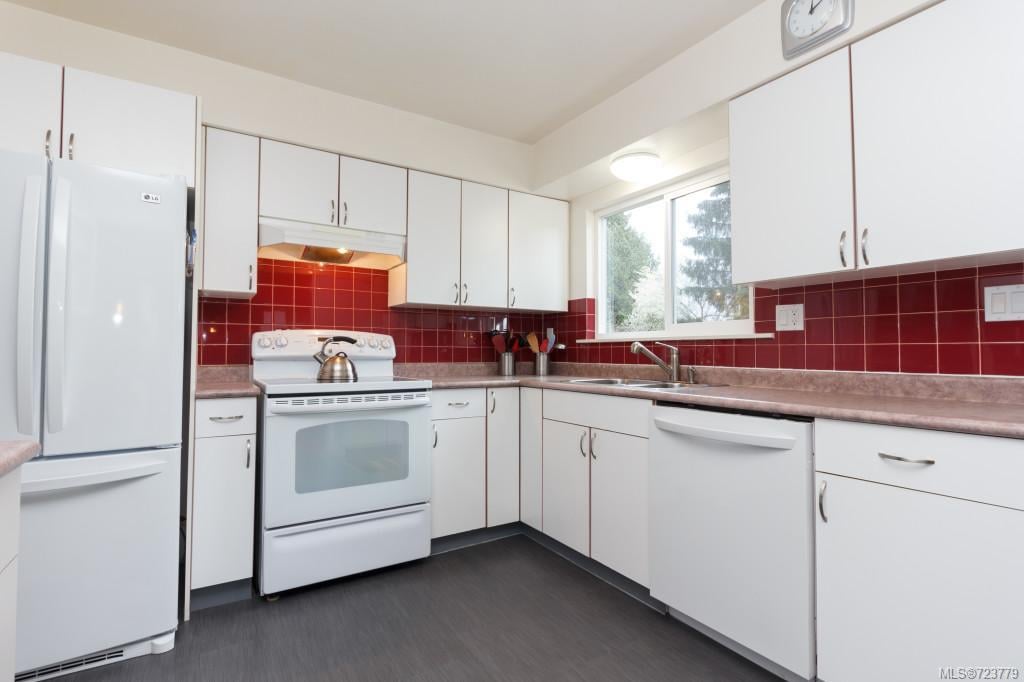 4337 Parkside Cres