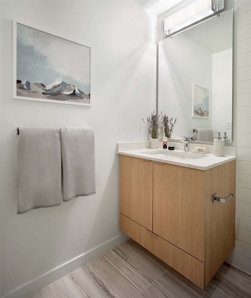 209-725 Marine Dr