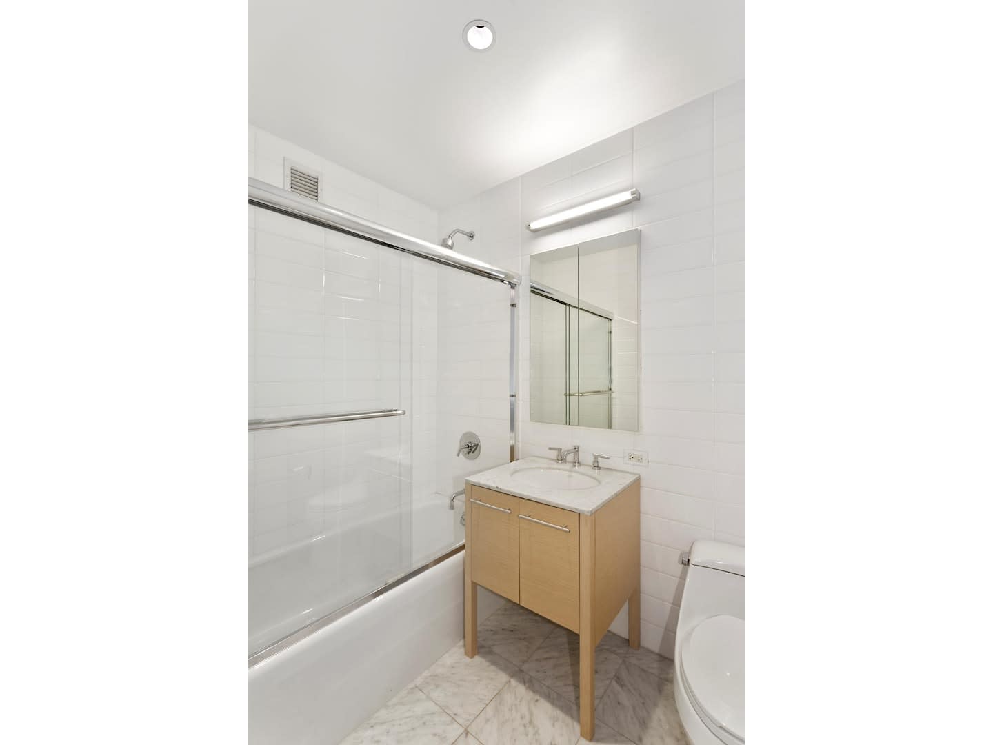 310 E 53rd St #10B
