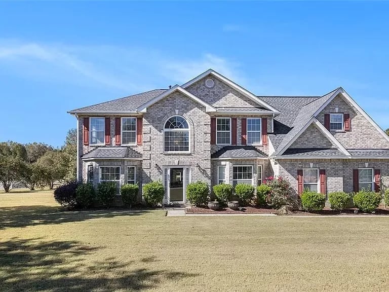 552 Trotters Ln