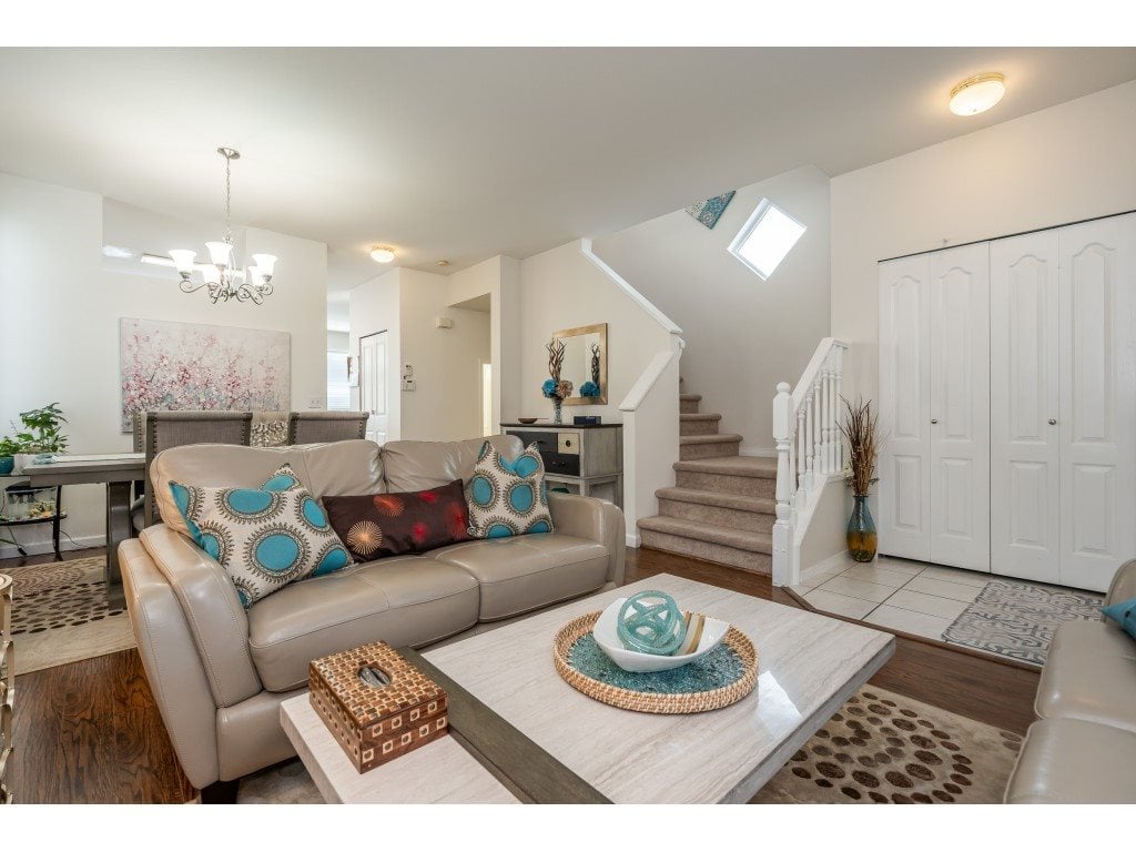 18498 64a Ave