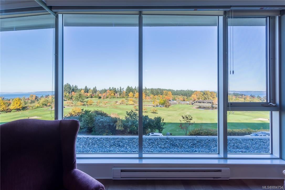 303-5332 Sayward Hill Cres