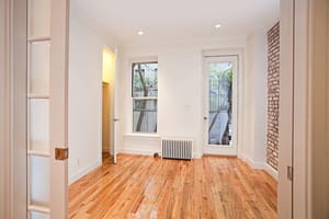 227 E 89th St Unit: 1C