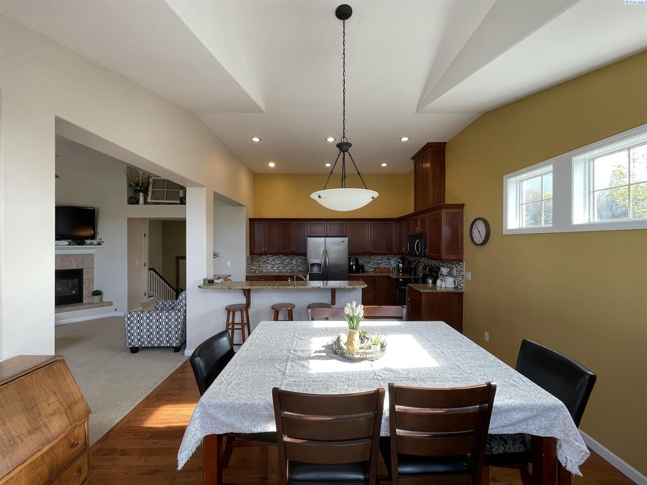 210 NW Terre View Dr, #K