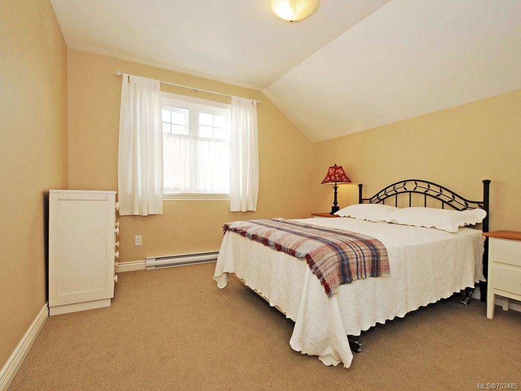 2423 Hamiota St