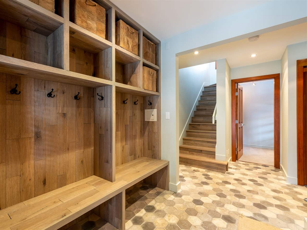 4-4661 Blackcomb Wy