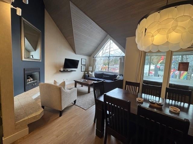905WK31-4293 Mountain Square