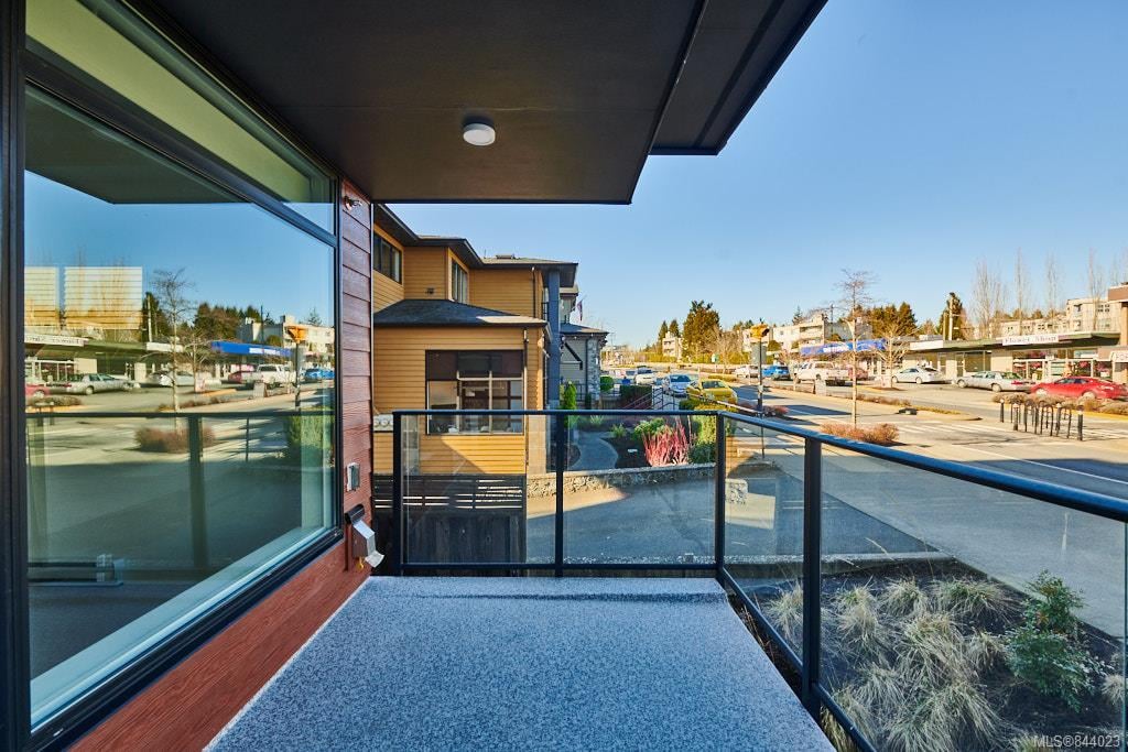207-7162 W Saanich Rd