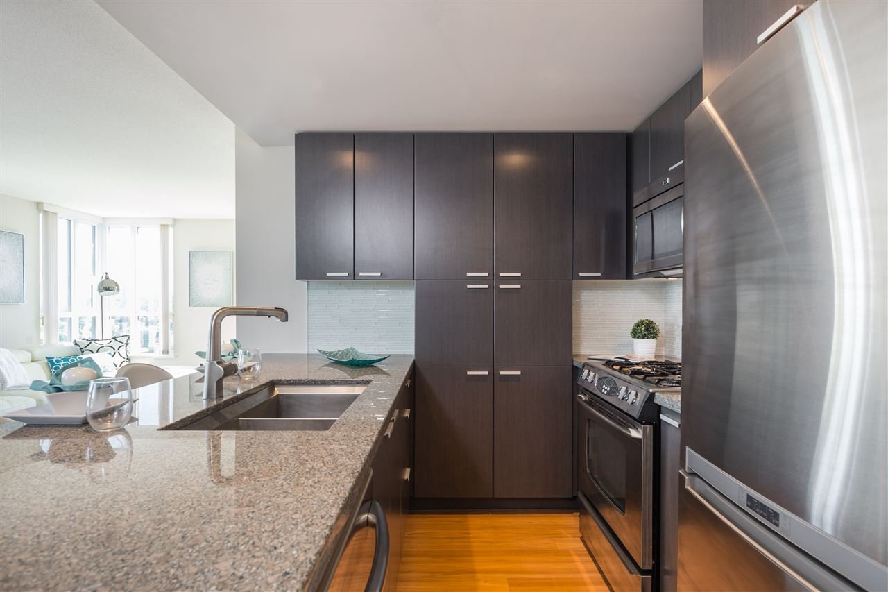 2401-2232 Douglas Rd