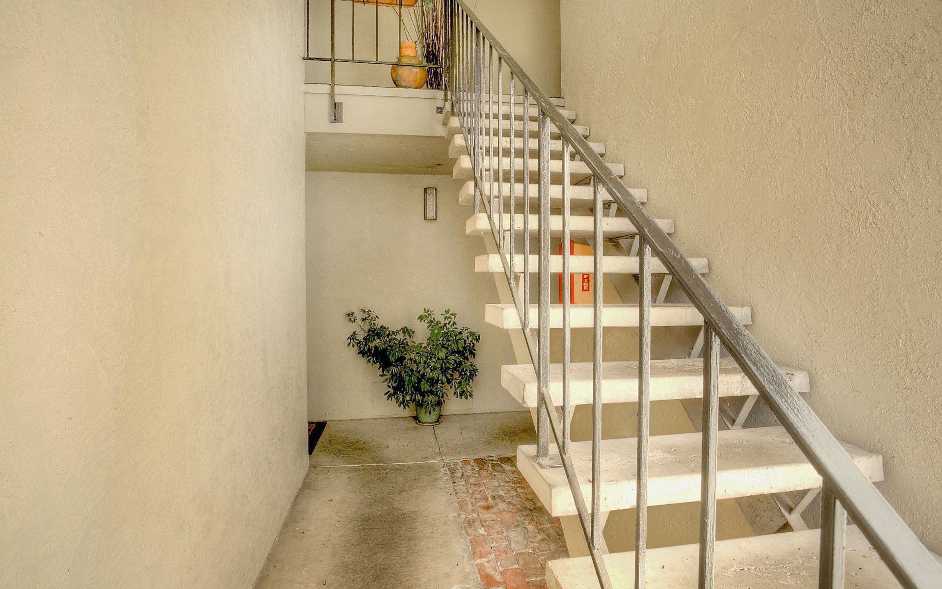 2564 Walnut Blvd, #107