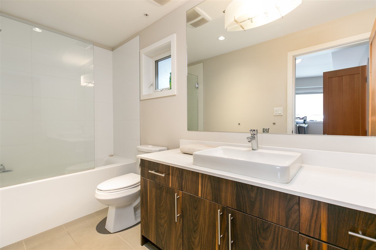 204-1025 Legacy Wy