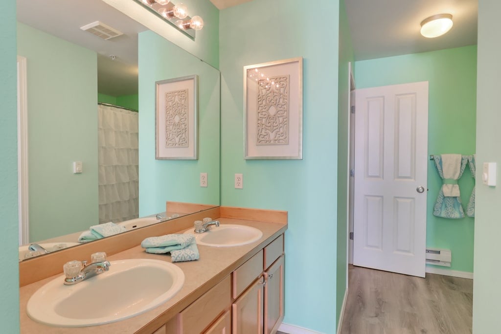 6127 Isaac SE  Avenue, Unit F