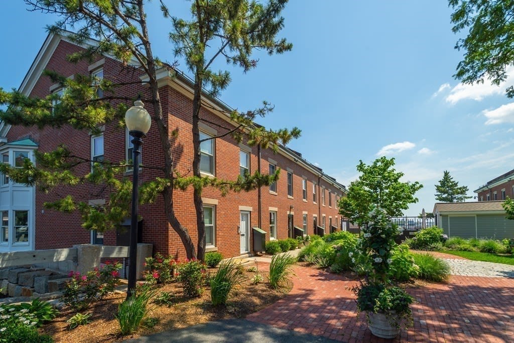 343 Commercial St, #104