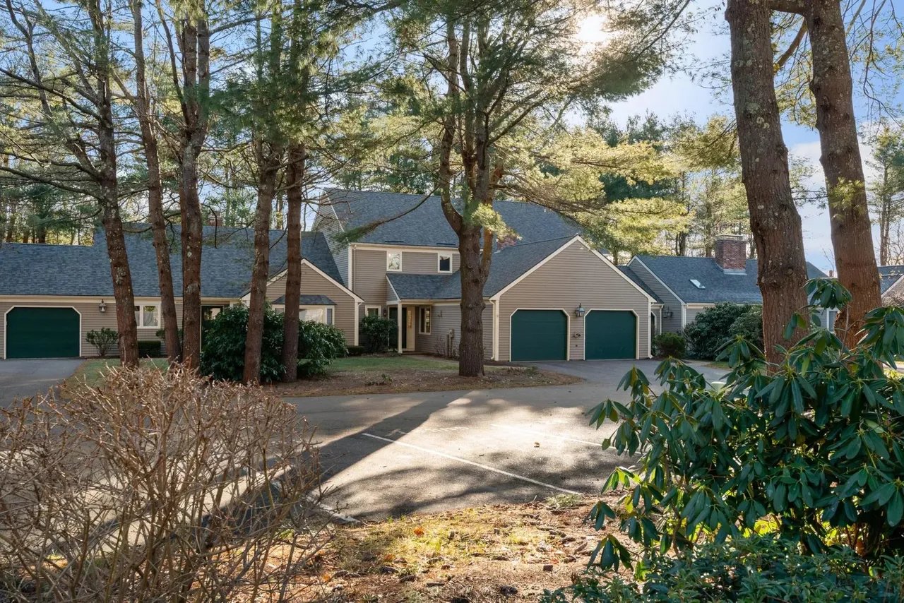 New Listing! 18 Foreside Common Drive, Falmouth, Maine – $599,000