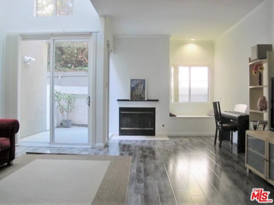 1617 S Beverly Glen #203