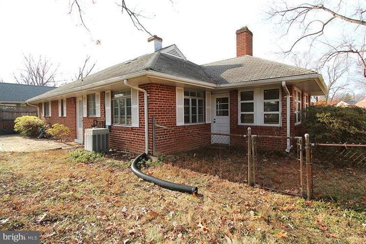 1885 Patrick Henry Dr