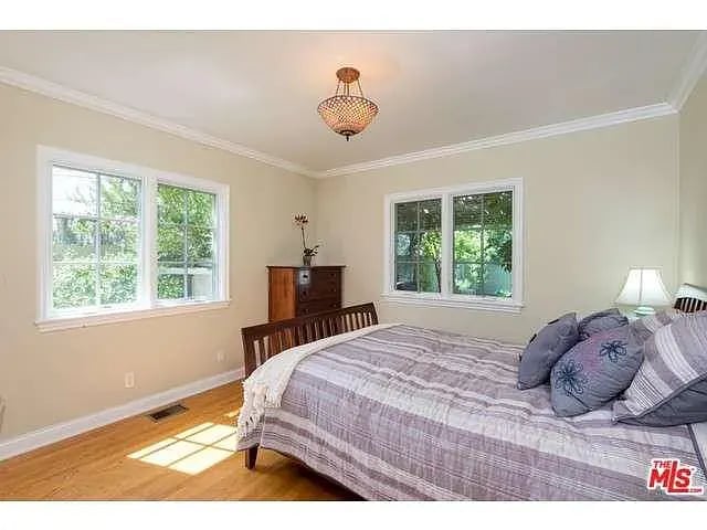 1555 Club View Dr