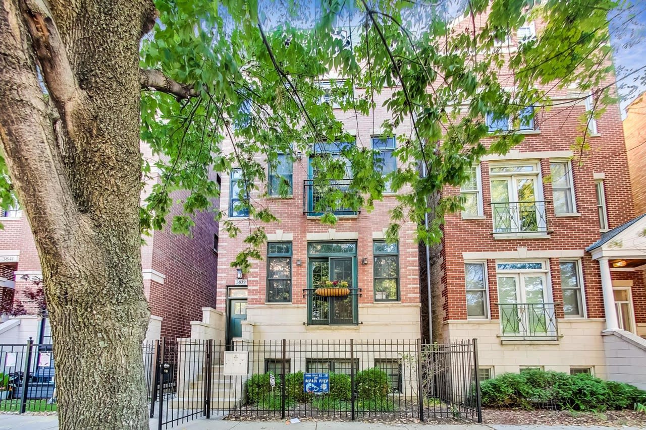 3839 N Southport