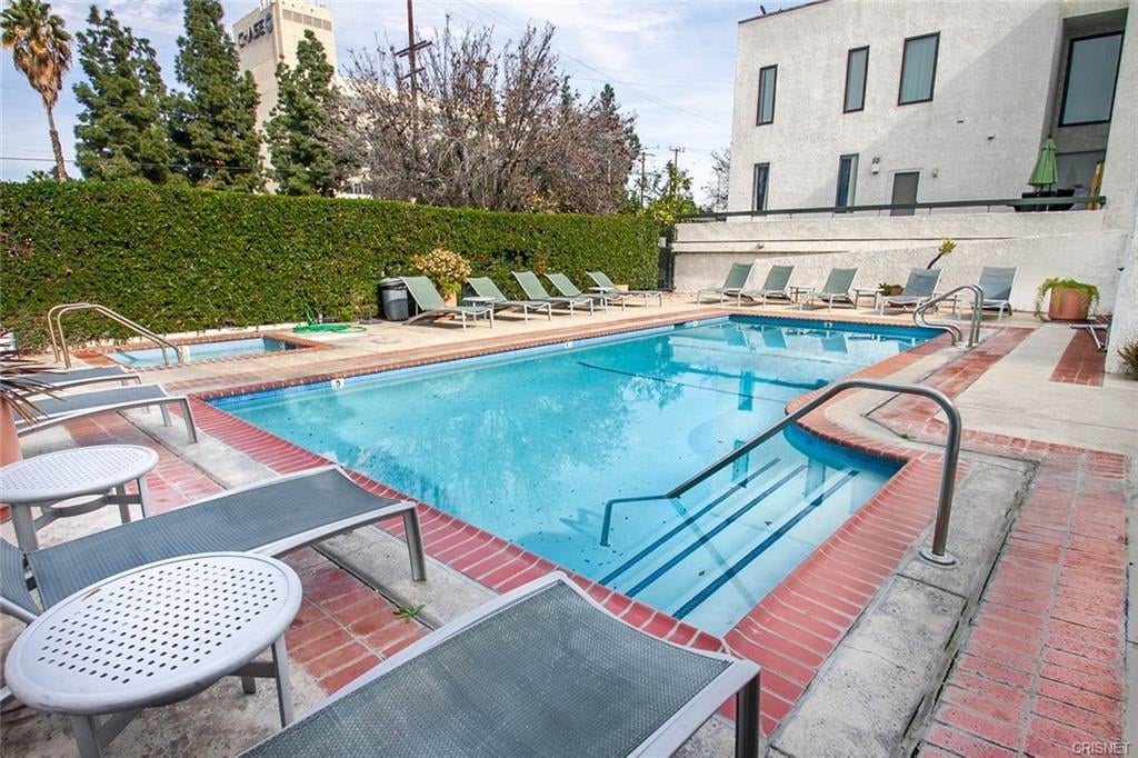 10861 Moorpark St 205 Toluca Lake CA