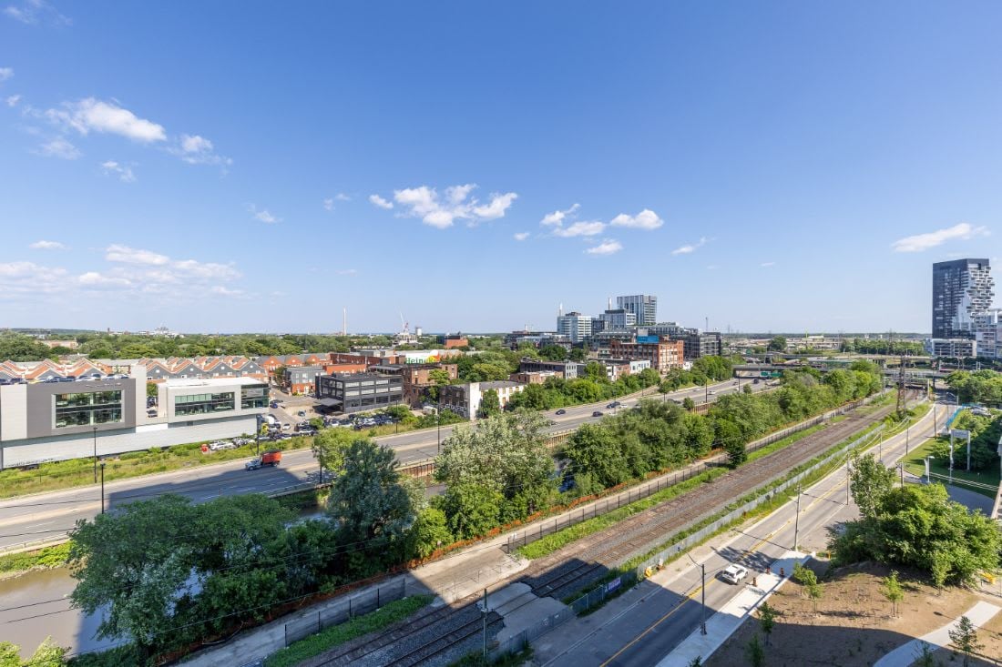 801 – 5 Defries St