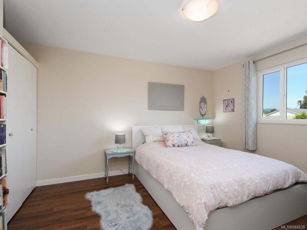 3-10070 Fifth St, Sidney