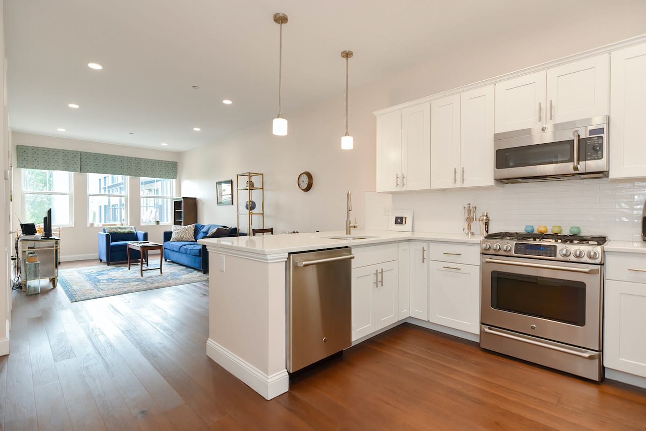 South Boston - Sunny 1 bed 1 bath w. Garage Parking & Central AC! July 15 or August 1!