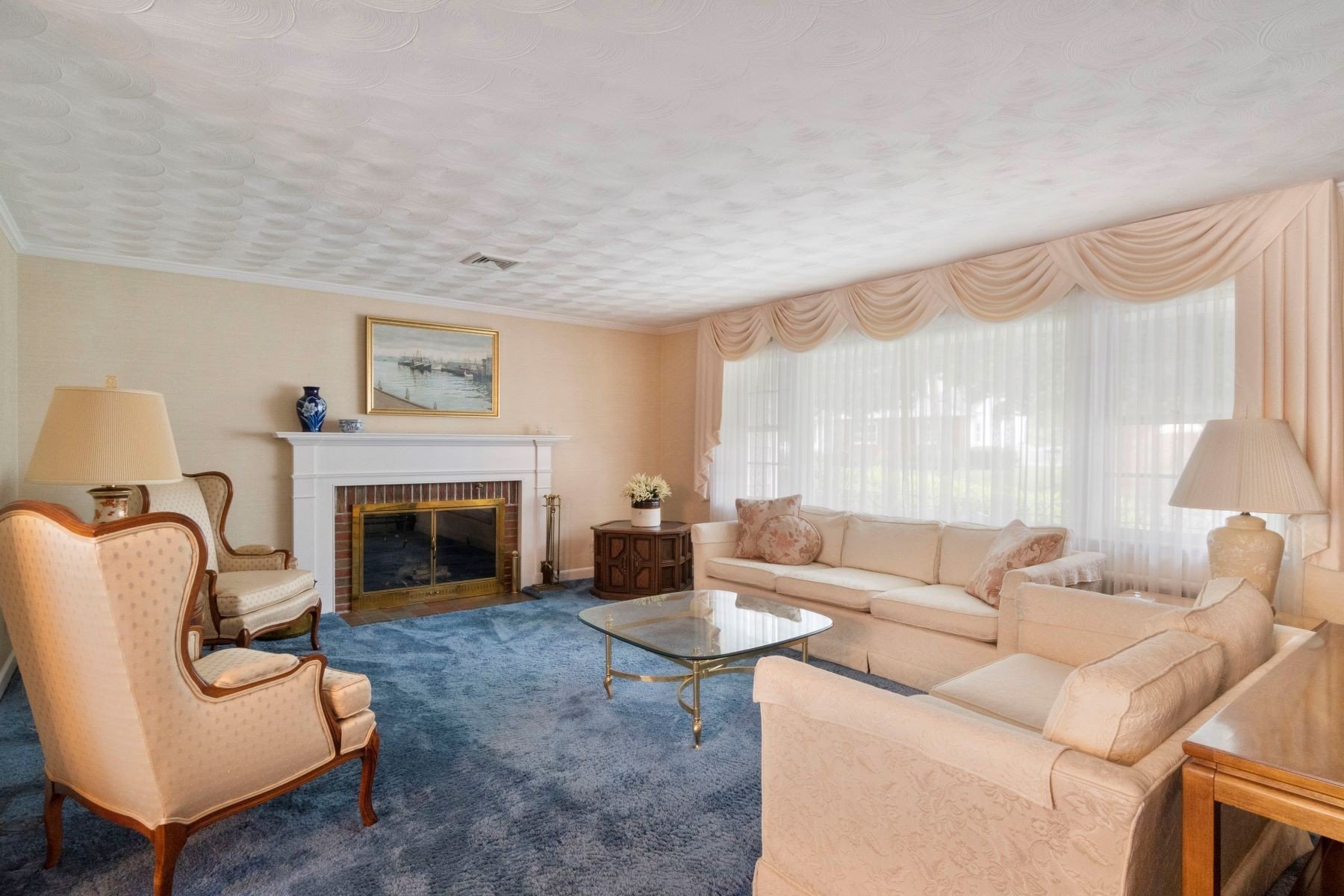41 Lawrence Ln