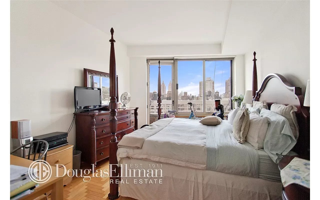 201 West 72nd Street Unit: 18A