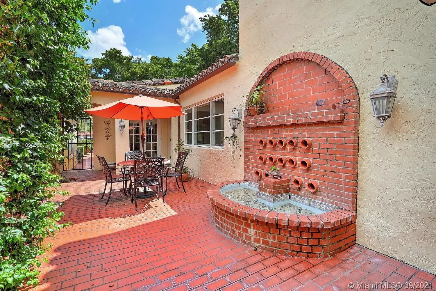 909 Algaringo Ave