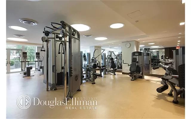 225 East 34th Street Unit: 5E