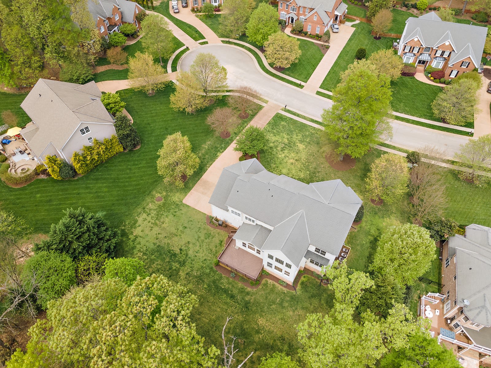 2907 Calcutt Drive
