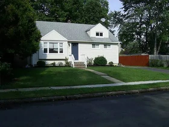 807 STERLING ST