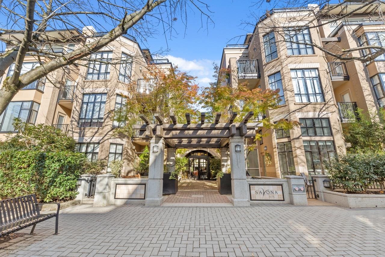 210-2175 Salal Dr