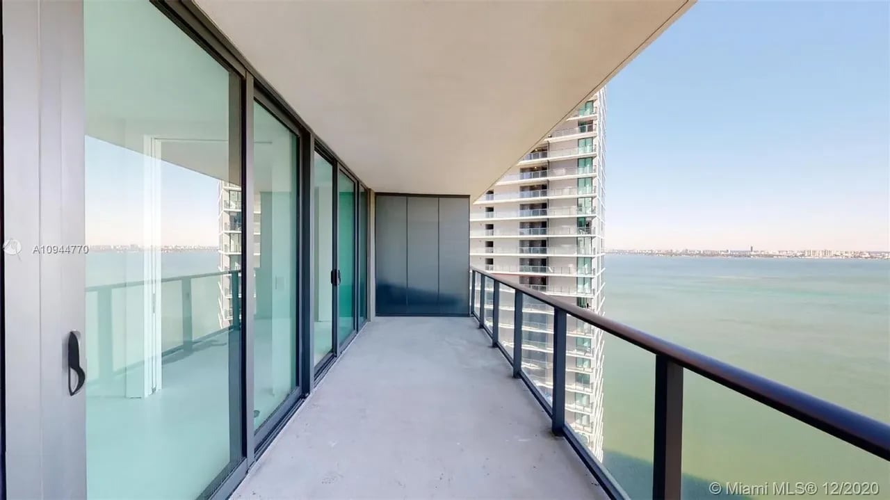 650 NE 32nd St #2706