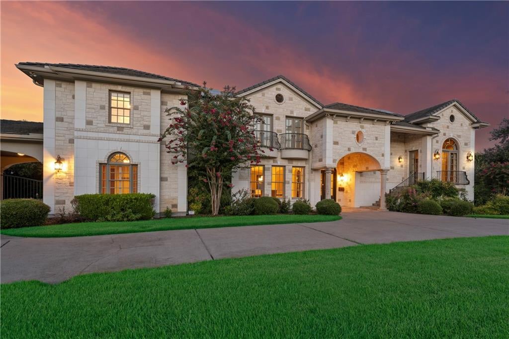 3813 Travis Country Circle