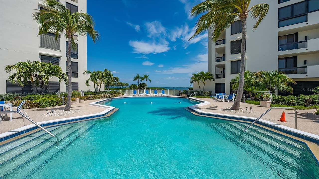 2120 Harbourside Dr, #657
