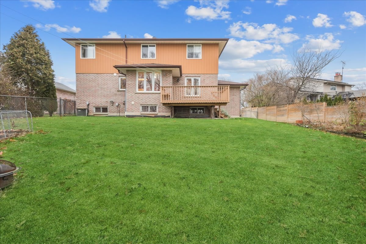 Situated on a quiet court & backing onto Bronte Creek