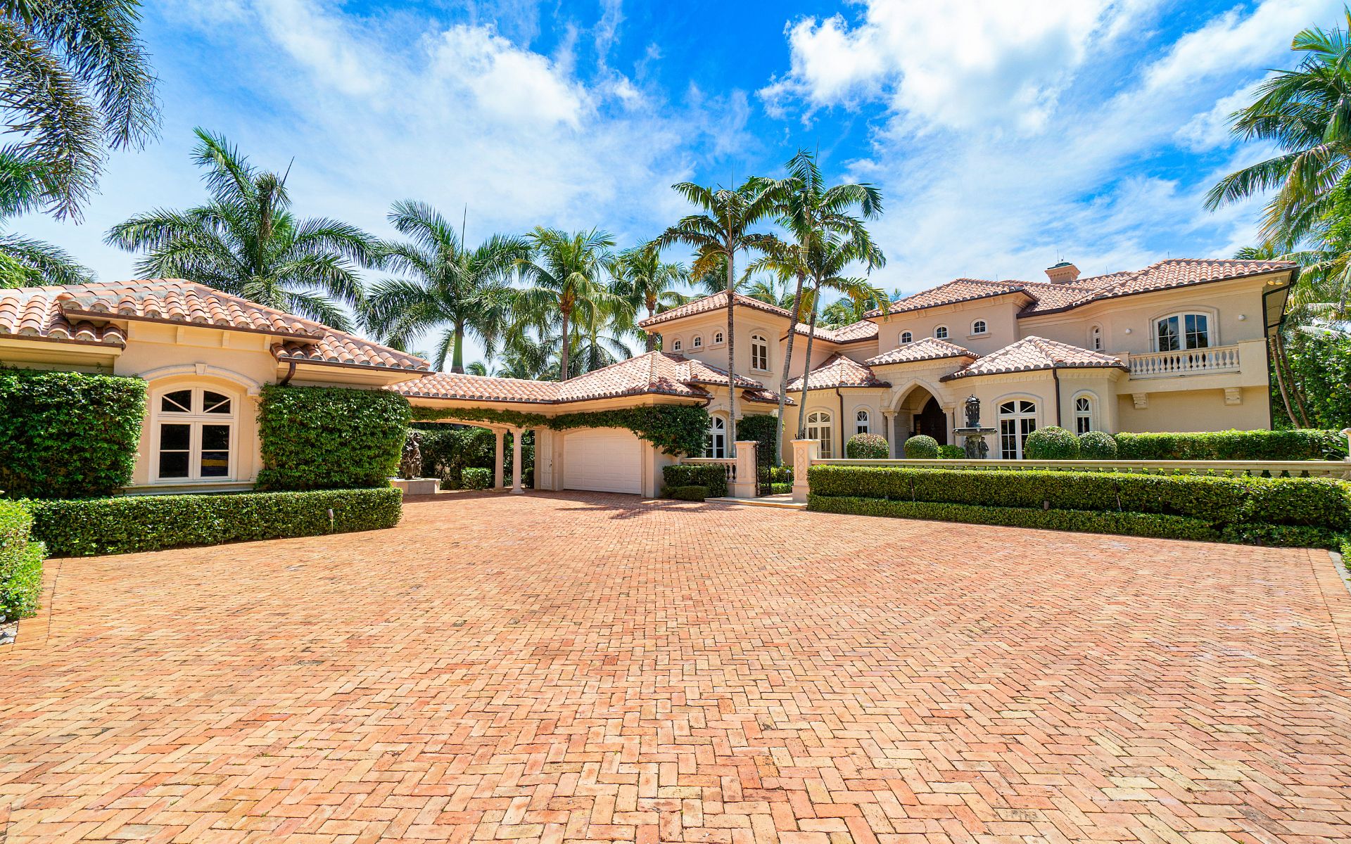 1555 N Ocean Blvd