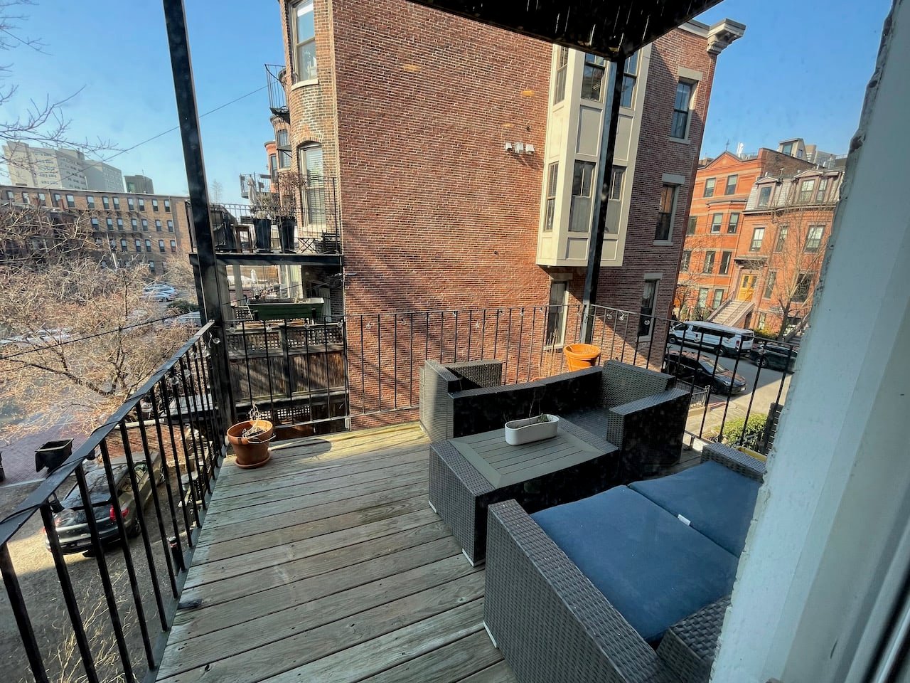 Sweet 1 bed 1 bath on Columbus - Deck and Laundry! AUGUST 1