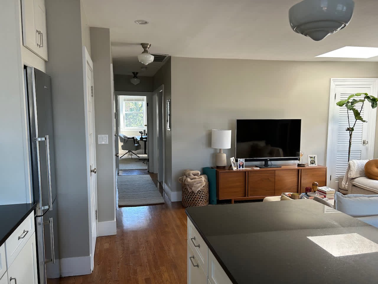 Union Park - 1.5 Bed 1 Bath with Laundry and GARAGE PARKING! September 1 