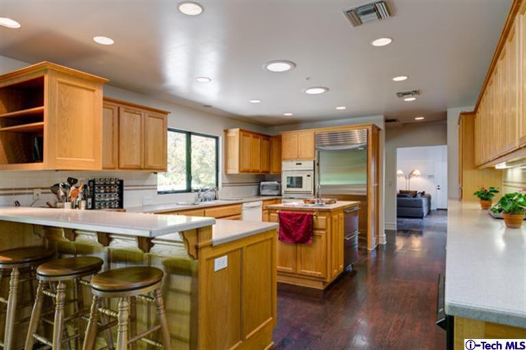 1881 Country Ln