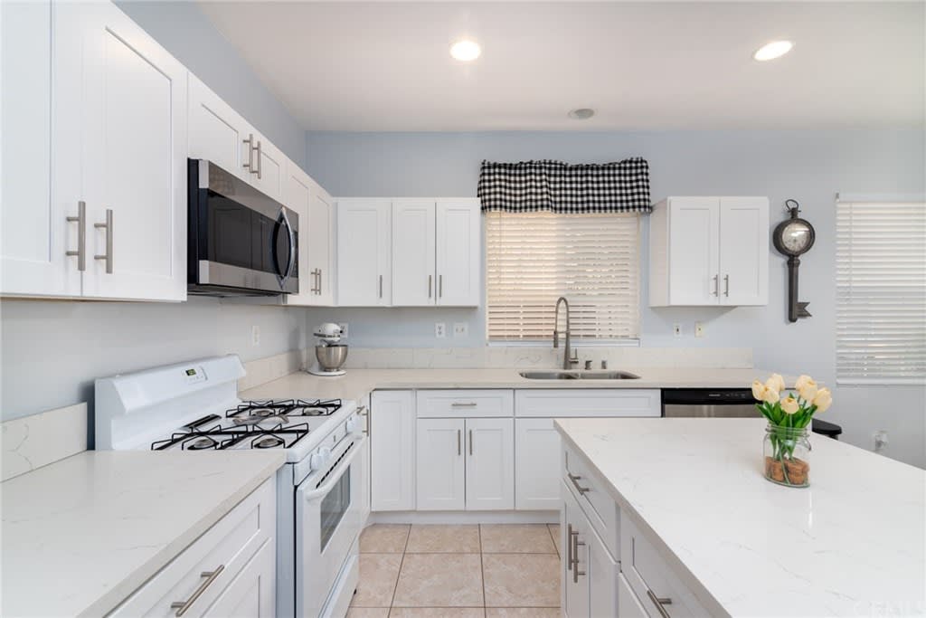 2226 Candlestick Way