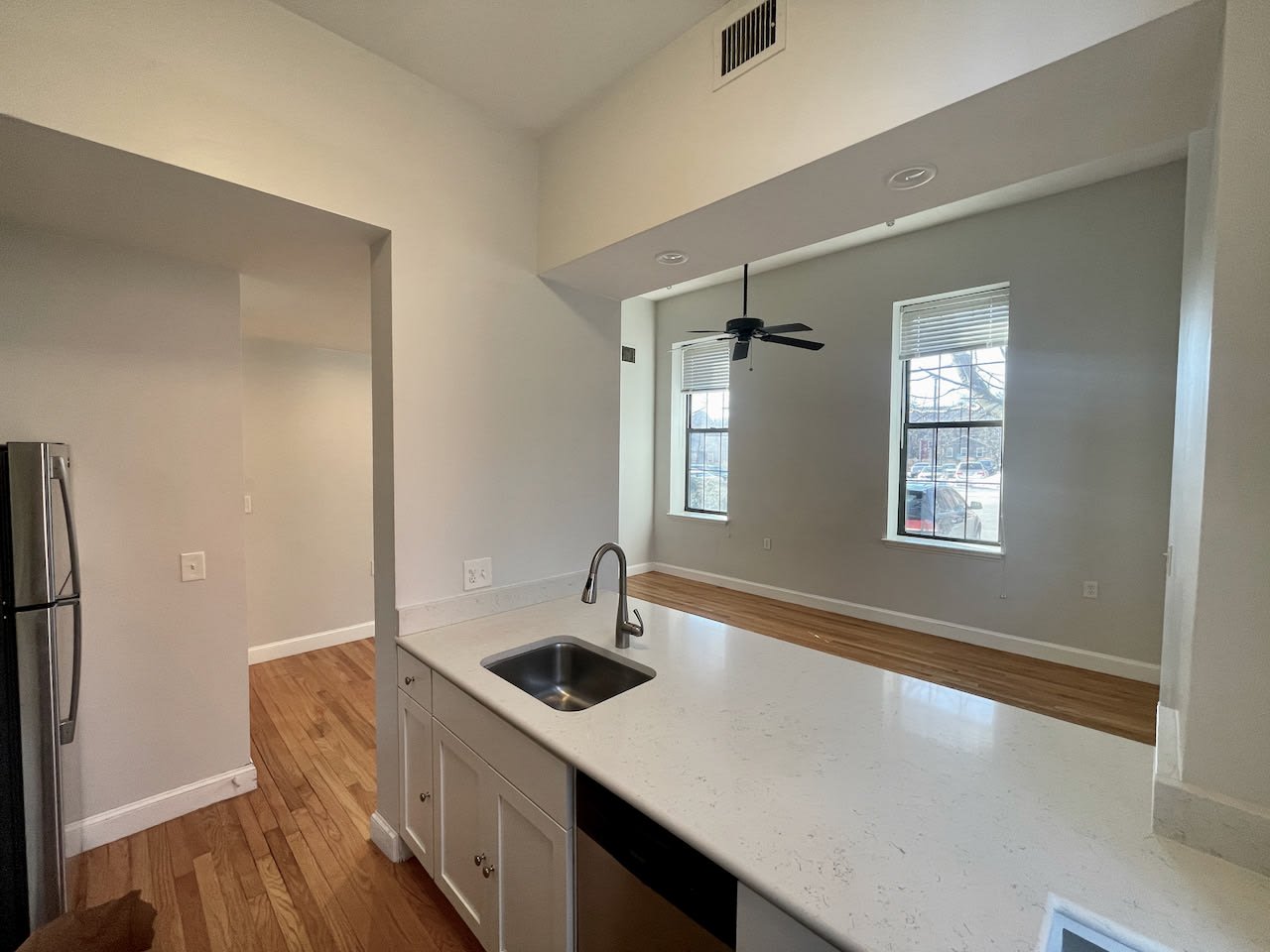 John Eliot Square - 2 Bed 1 Bath - w/ laundry, Pet Friendly, Parking and Common Roof Deck! 