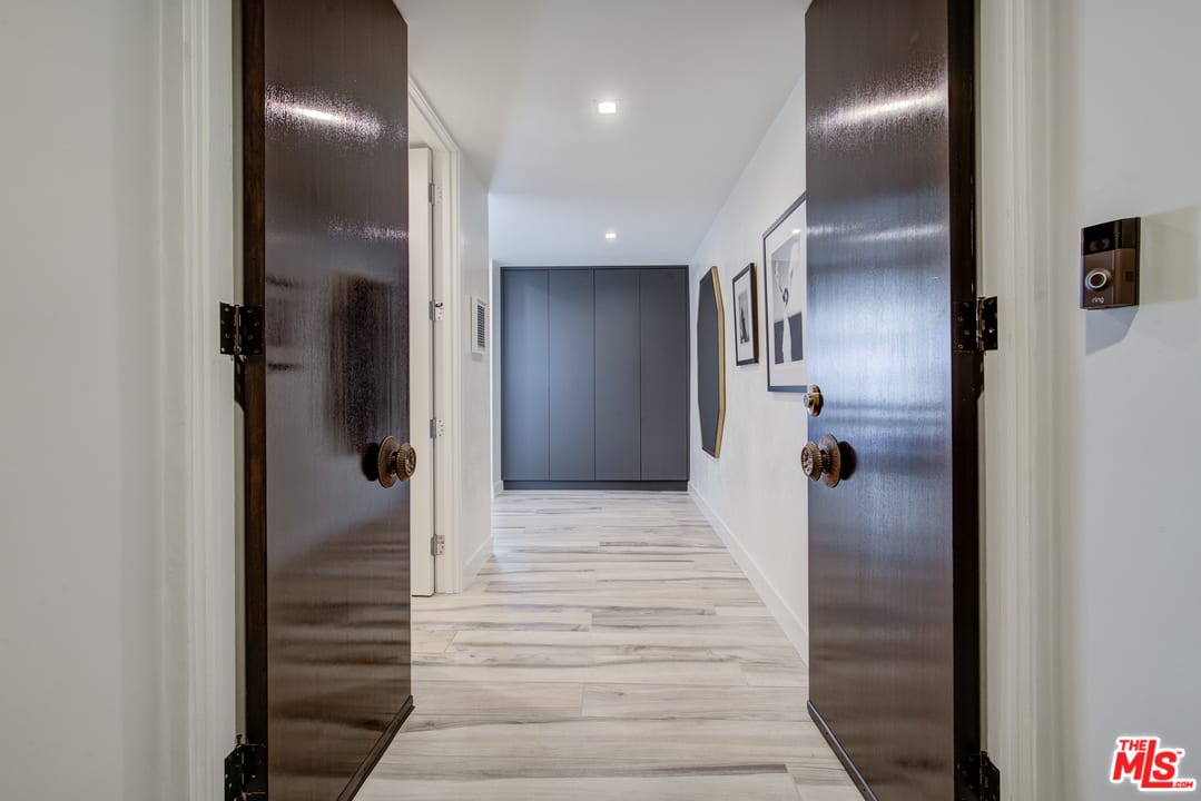 1100 Alta Loma Rd, #805