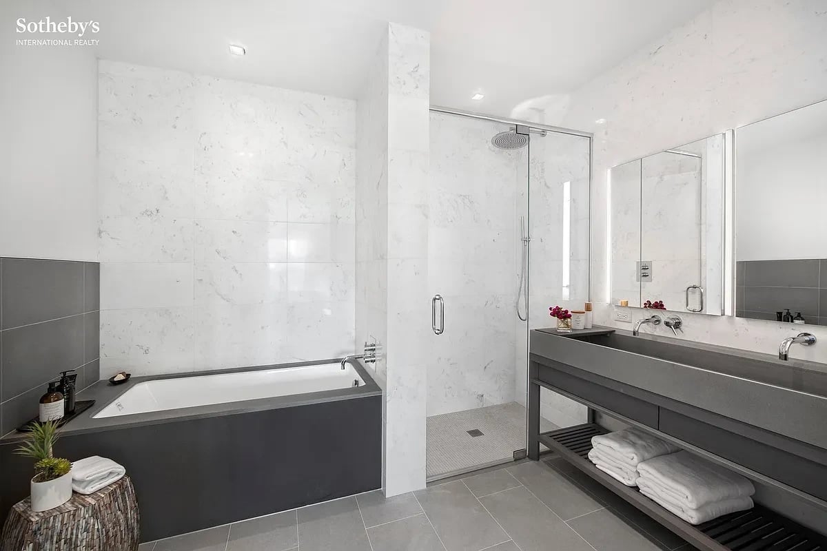 225 W 17th St #2B