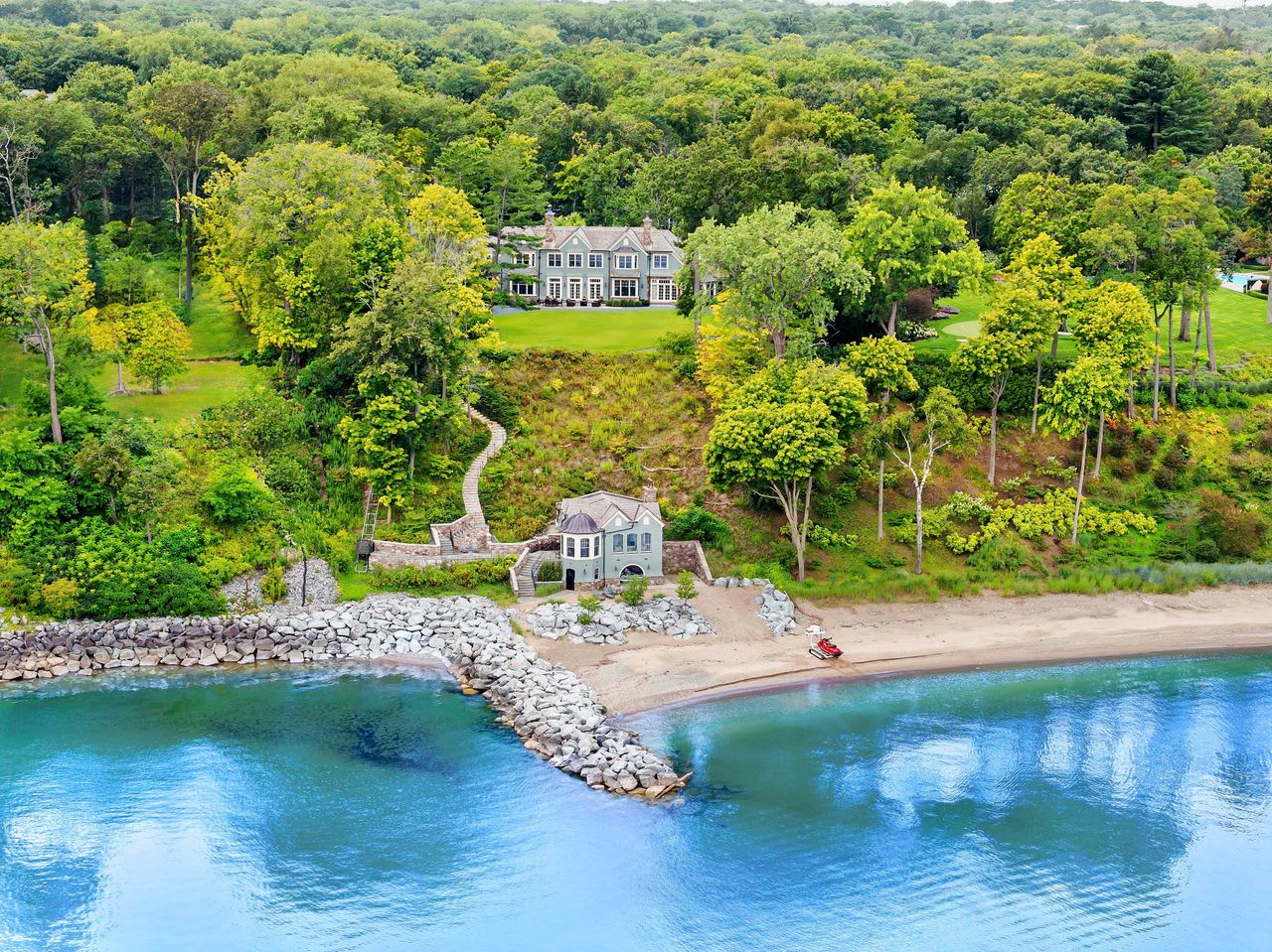 'Rockland' the Exquisite Lakefront Estate